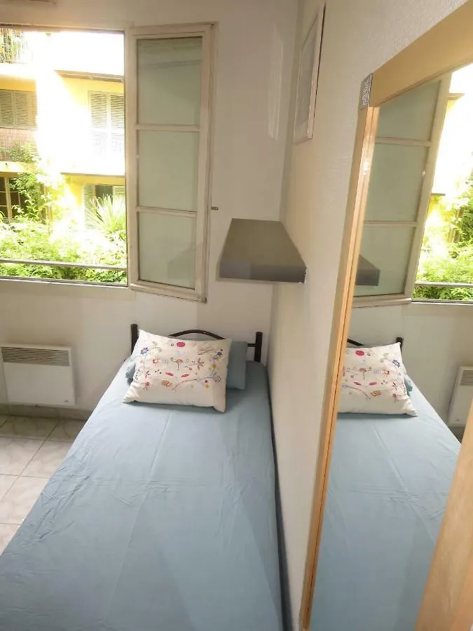 Vieux Nice, Grand 2 Pieces Sur Jardins, Parking, Calme Lägenhet